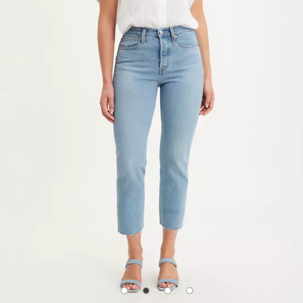 Levi’s Wedgie Straight Ankle Button Fly Jeans in Tango Hustle Medium Wash 25